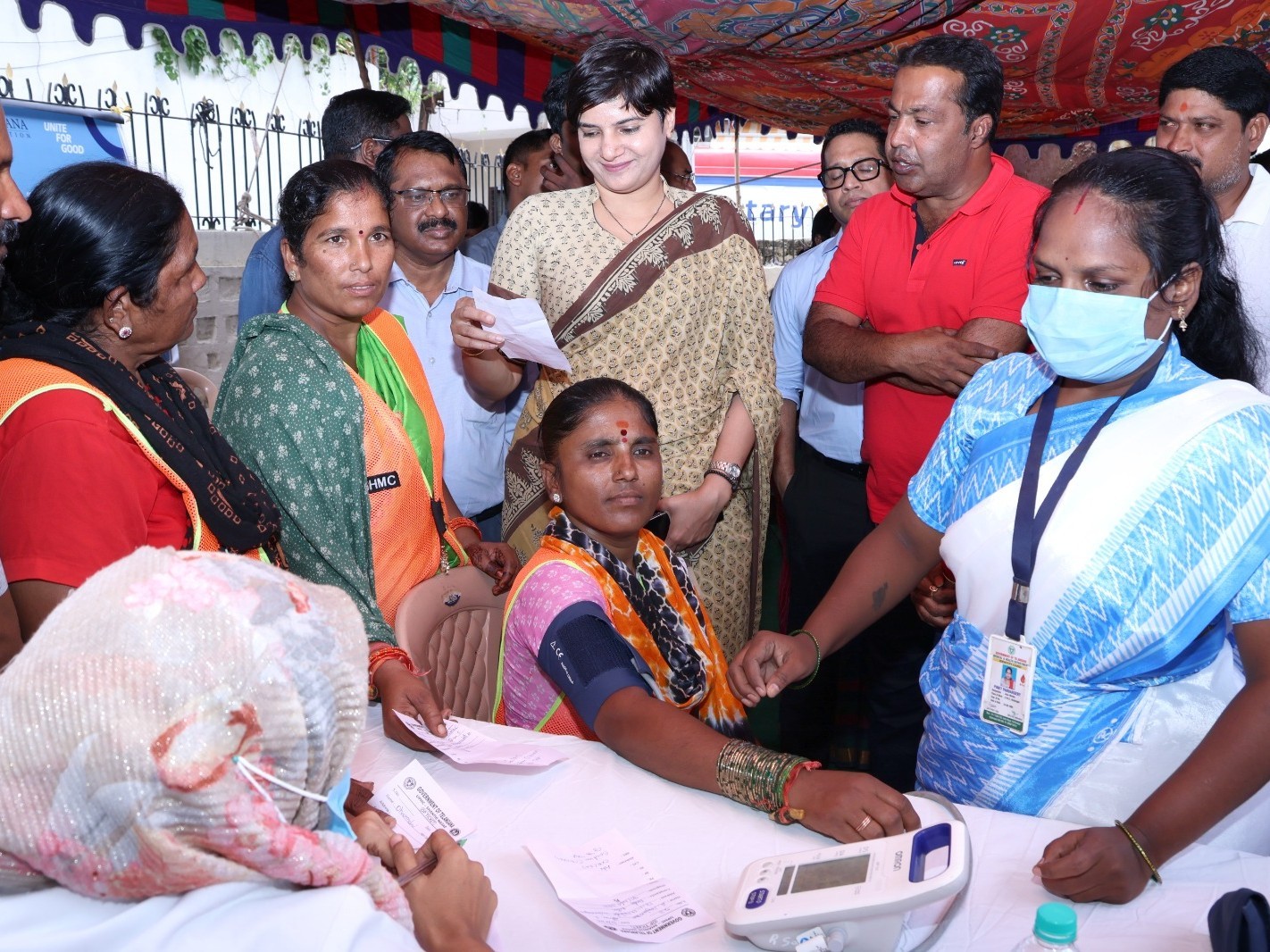 కార్మికుల ఆరోగ్య రక్షణకు పరీక్షలు చేయడం అవసరం: కలెక్టర్