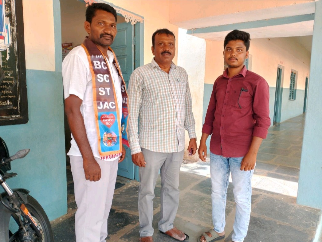 విద్యార్థులకు బస్సు సౌకర్యం లేక ఇబ్బందులు