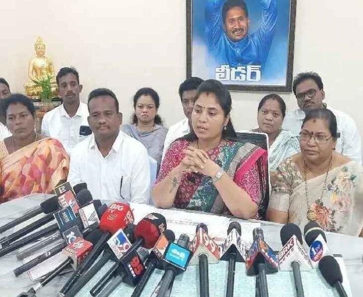 ‘వ్యక్తిగత విమర్శలు మాని హామీలపై దృష్టి సారించండి’