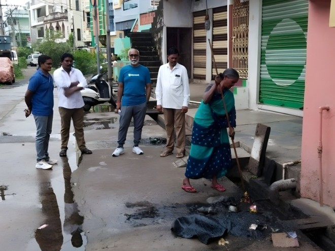 పొన్నూరులో పారిశుద్ధ్య పనులు పరిశీలించిన కమిషనర్