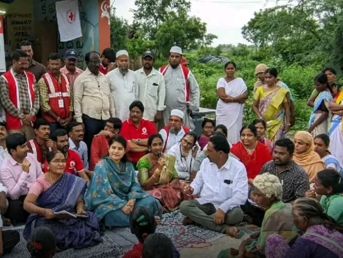 గ్రామ అభివృద్ధికి కృషి: కలెక్టర్