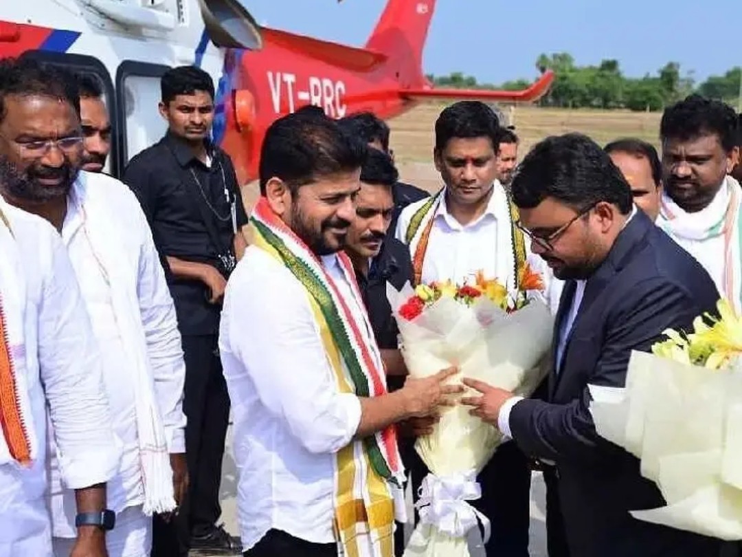 సీఎంకి స్వాగతం పలికిన కలెక్టర్