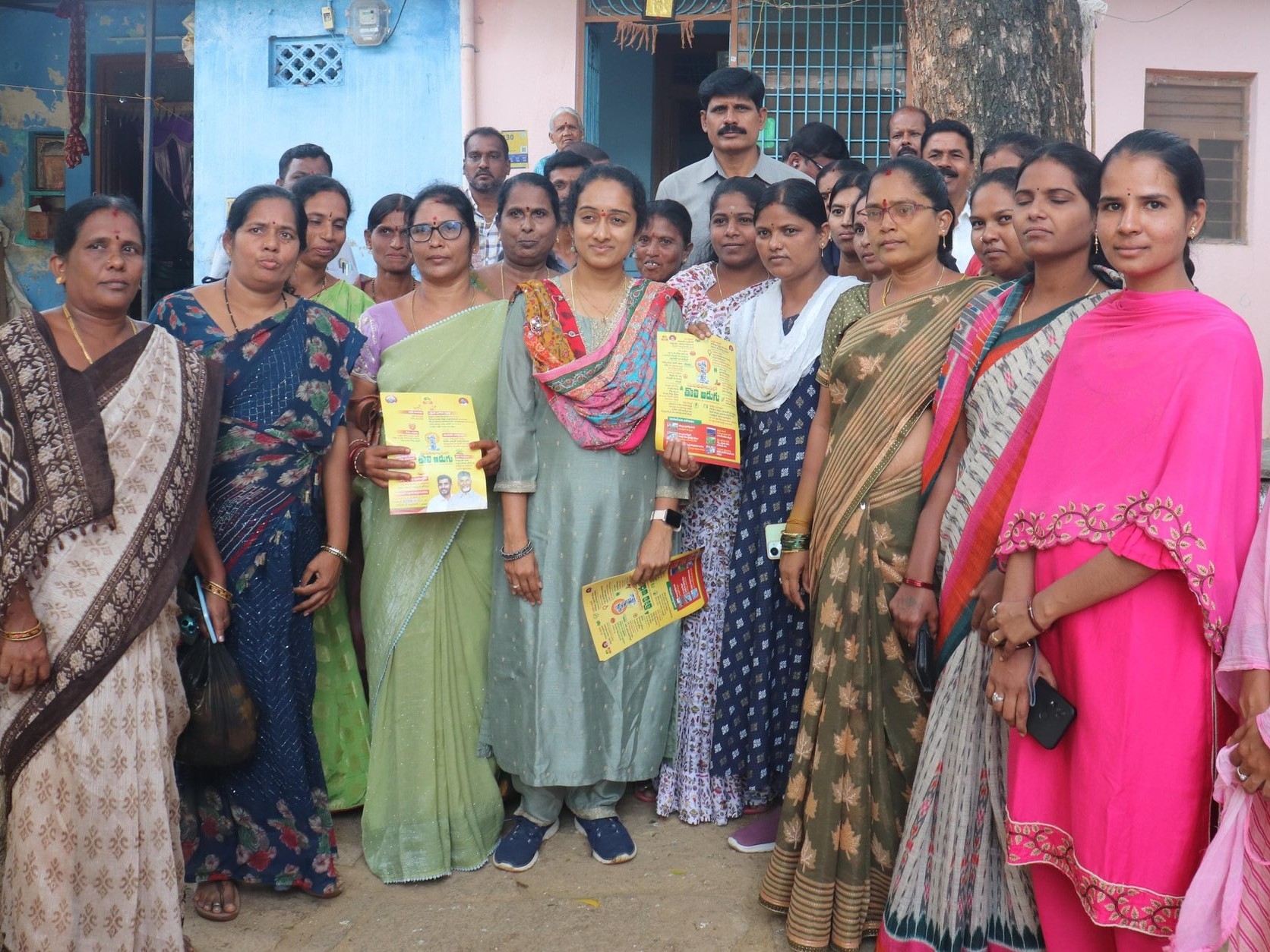 ఇంటింటీ కార్యక్రమంలో ఎమ్మెల్యే