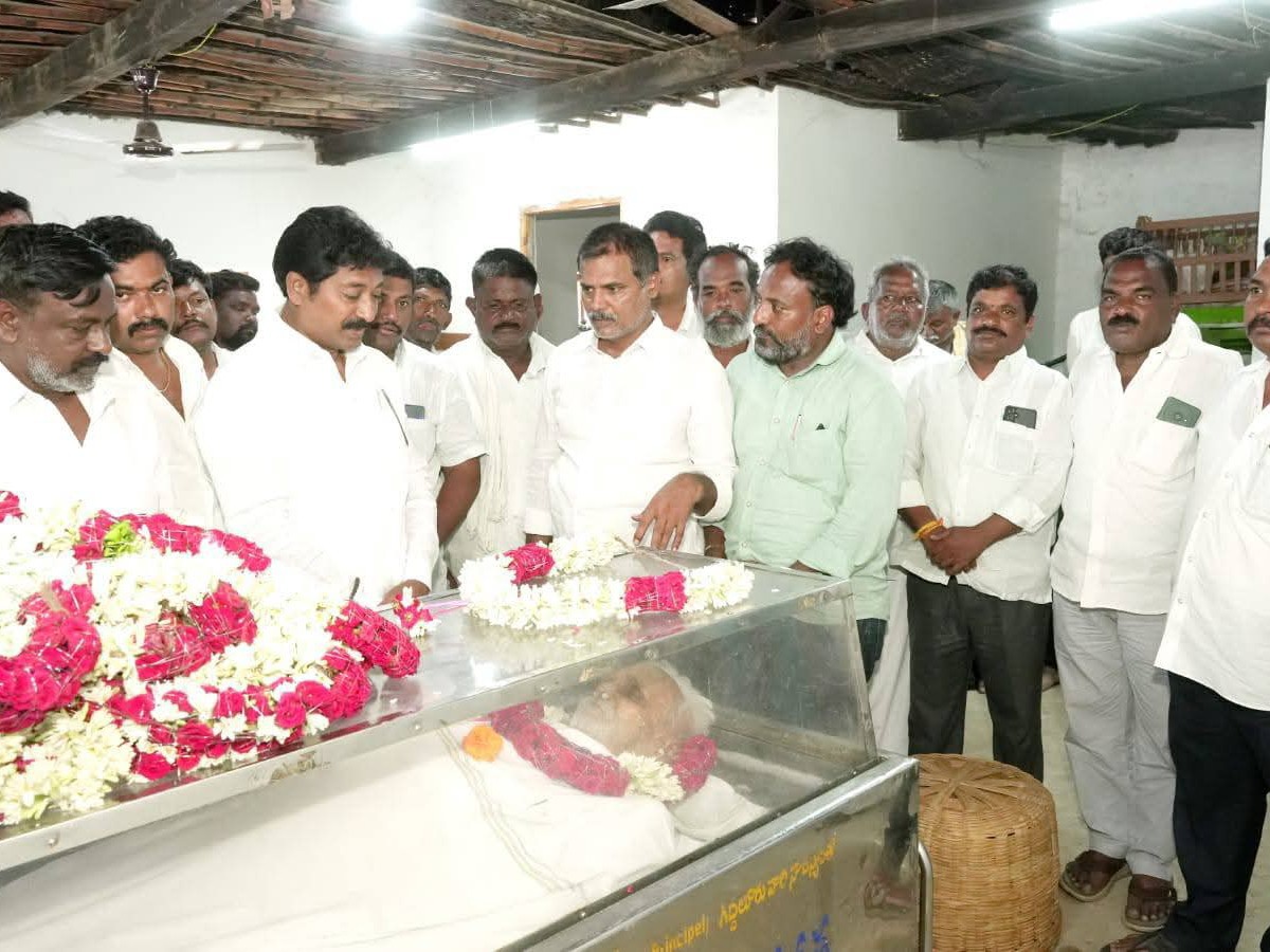 నివాళులర్పించిన ఎమ్మెల్యే ముత్తుముల
