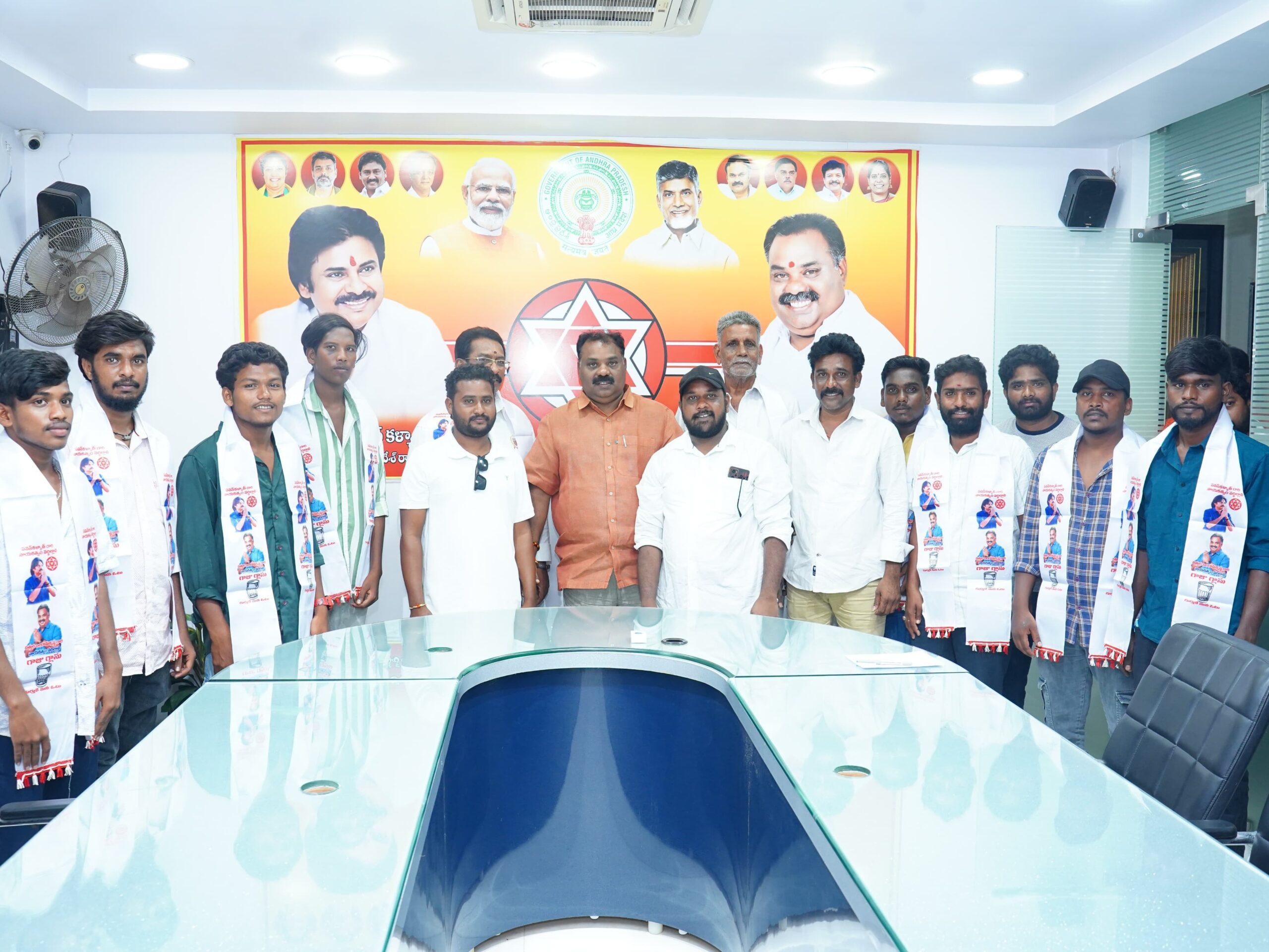 ఎమ్మెల్యే సమక్షంలో వైసీపీ నుంచి జనసేనలోకి చేరిక