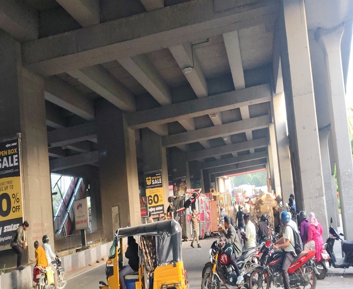 పంజాగుట్ట మెట్రో స్టేషన్ వద్ద లారీ బోల్తా