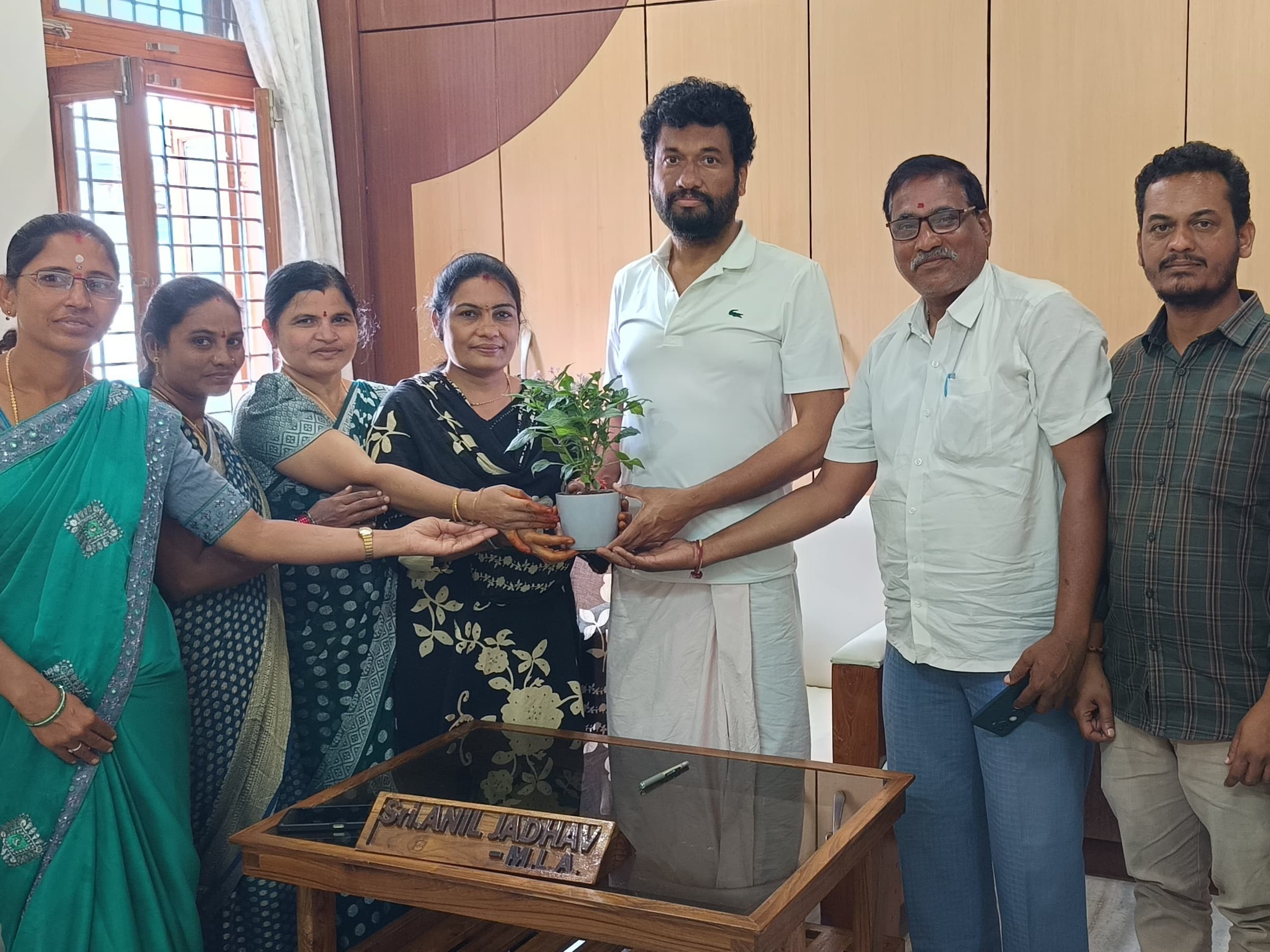 ‘స్టేజి నిర్మాణానికి నిధులు మంజూరు చేయాలని వినతి’