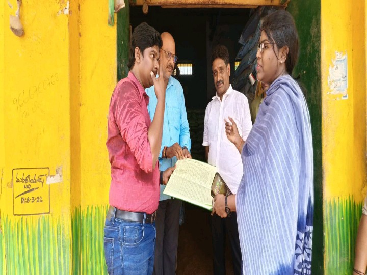 విశాల సహకార సంఘంను తనిఖీ చేసిన కలెక్టర్