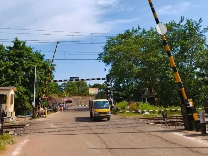 భీమడోలు రైల్వేగేటు మూసివేత