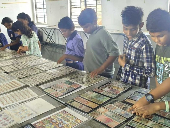 పురాతన నాణేలు, కరెన్సీ, స్టాంపుల ప్రదర్శన