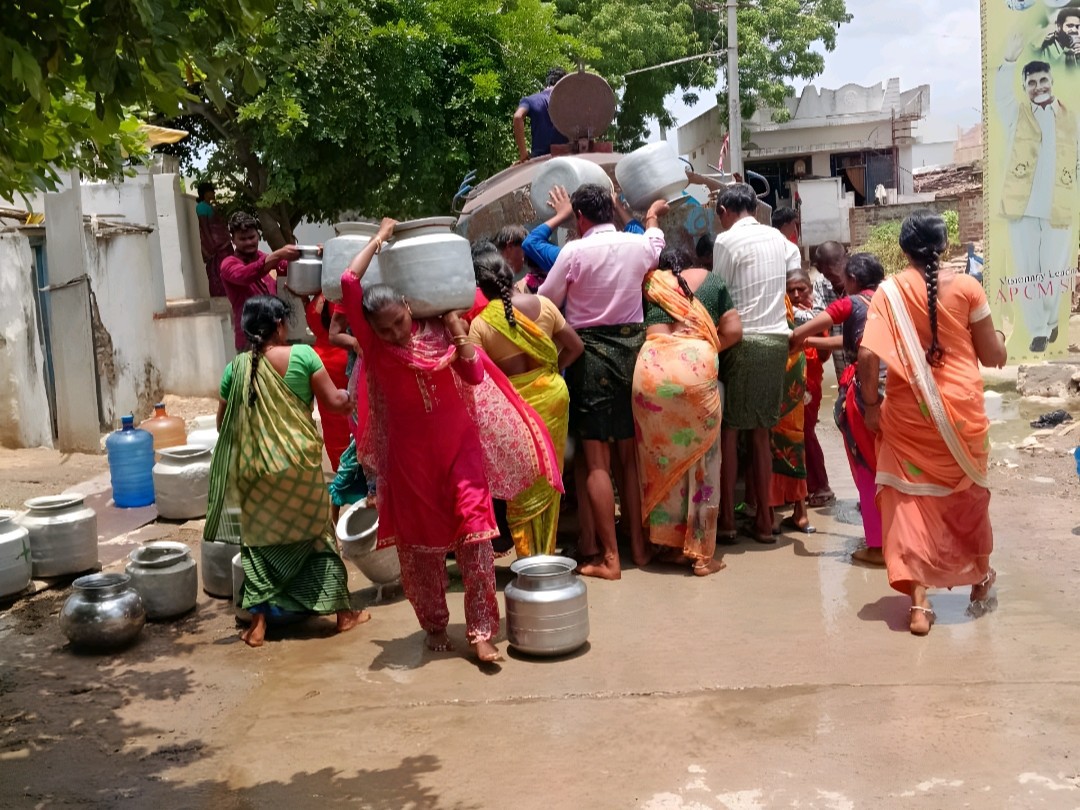 నీటి సమస్యతో ప్రజల ఇబ్బందులు