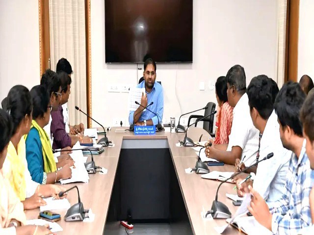 ‘ఆయిల్ ఫామ్ సాగు విస్తీర్ణ లక్ష్యాలను పూర్తి చేయాలి’