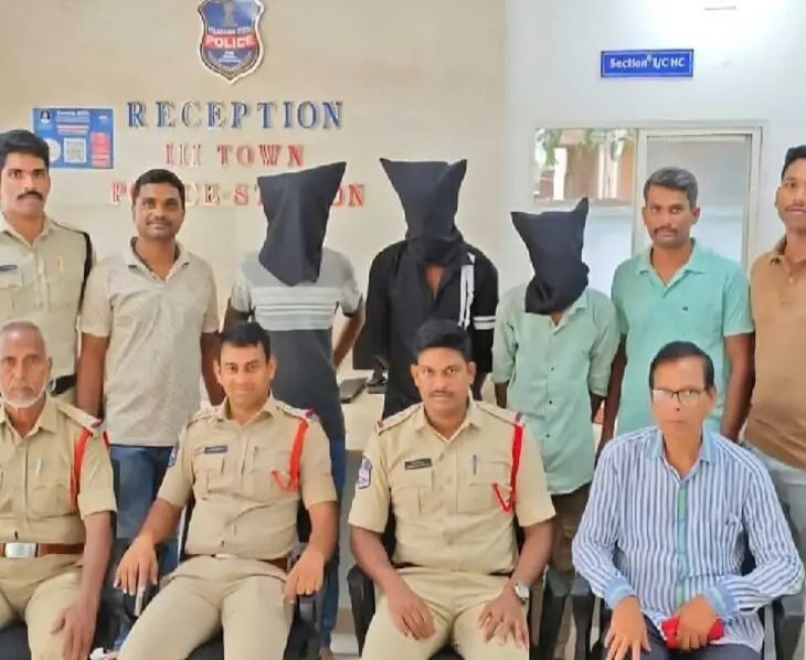 మెడికల్ షాప్లో చోరీ.. నిందితుల అరెస్ట్