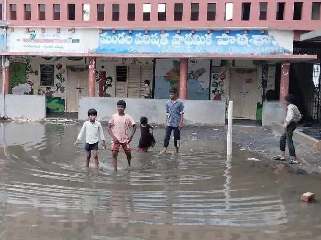 జోసెఫ్ నగర్ స్కూల్లో నిలిచిన వర్షపు నీరు..!