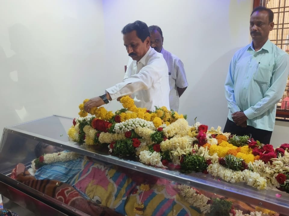పద్మశ్రీ మృతి చాలా బాధాకరం: మాజీ ఎమ్మెల్యే