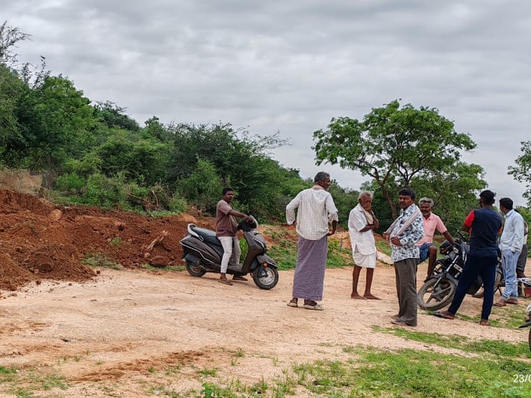 దేవాలయ భూముల నుంచి అక్రమంగా రోడ్డు పనులు