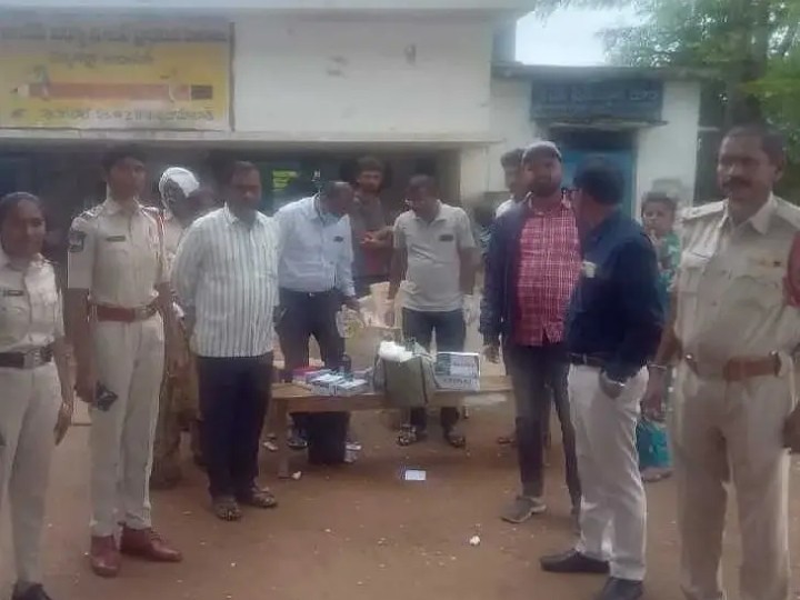 ‘వైద్య శిబిరాన్ని సందర్శించిన ఎంపీడీవో’