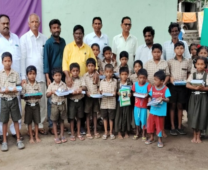 VIDEO: విద్యార్థులకు నోటు పుస్తకాలు పంపిణీ