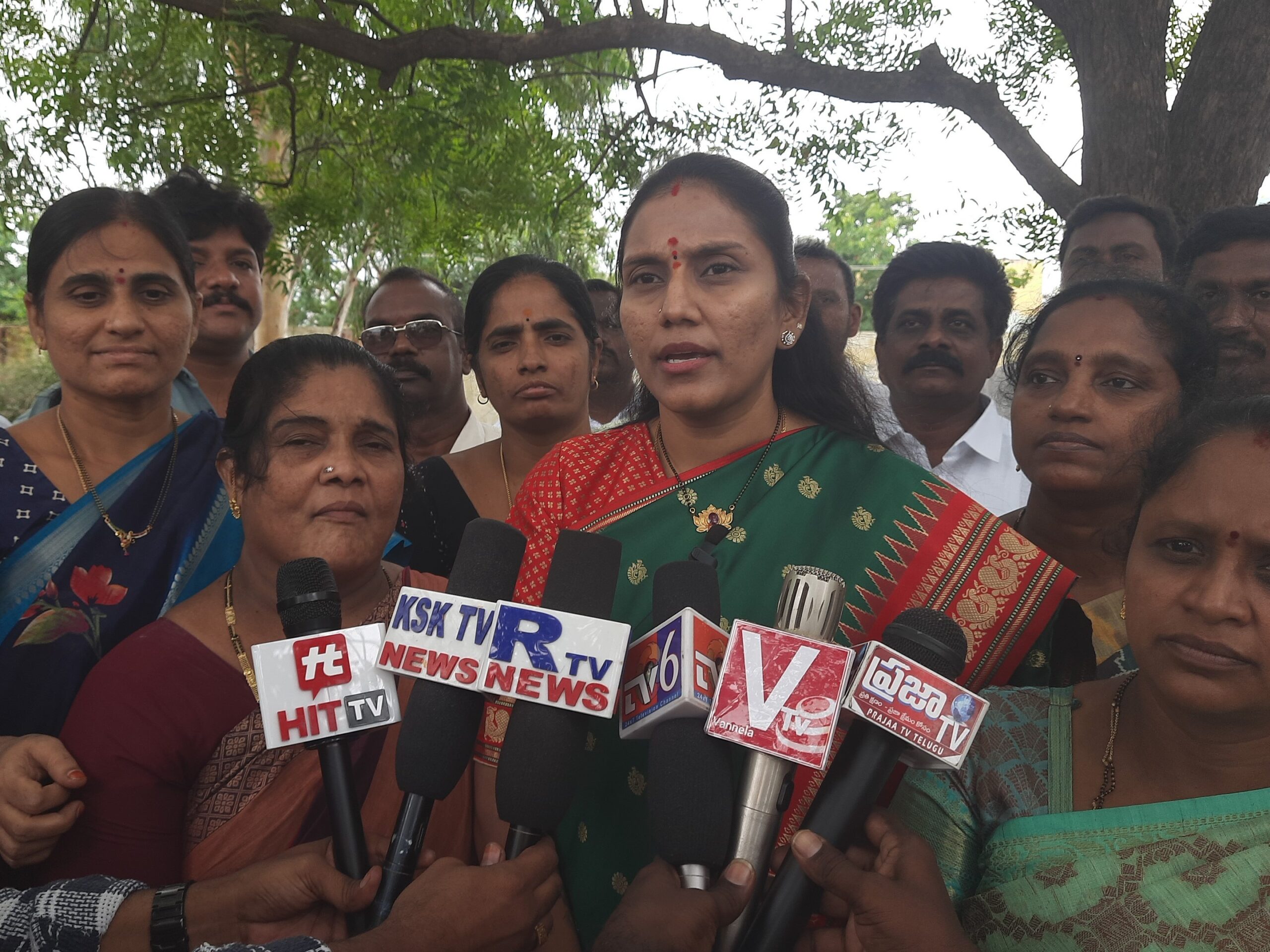 ‘మాజీ మంత్రిపై అలా మాట్లాడడం సరికాదు’