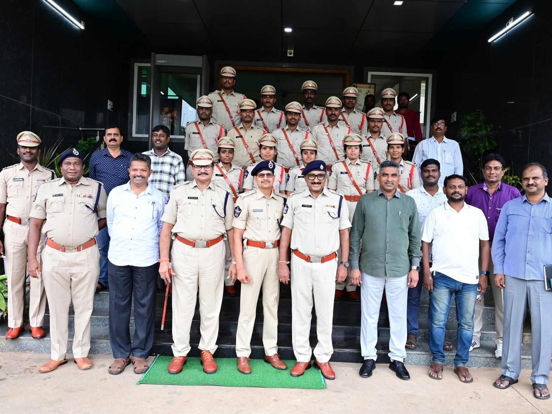 ‘ప్రజలతో సత్సంబంధాలతో మెలగాలి’