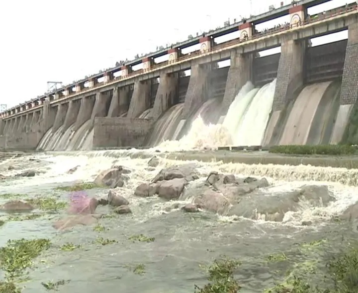 మూసీ ప్రాజెక్టు రెండు గేట్లు ఎత్తివేత