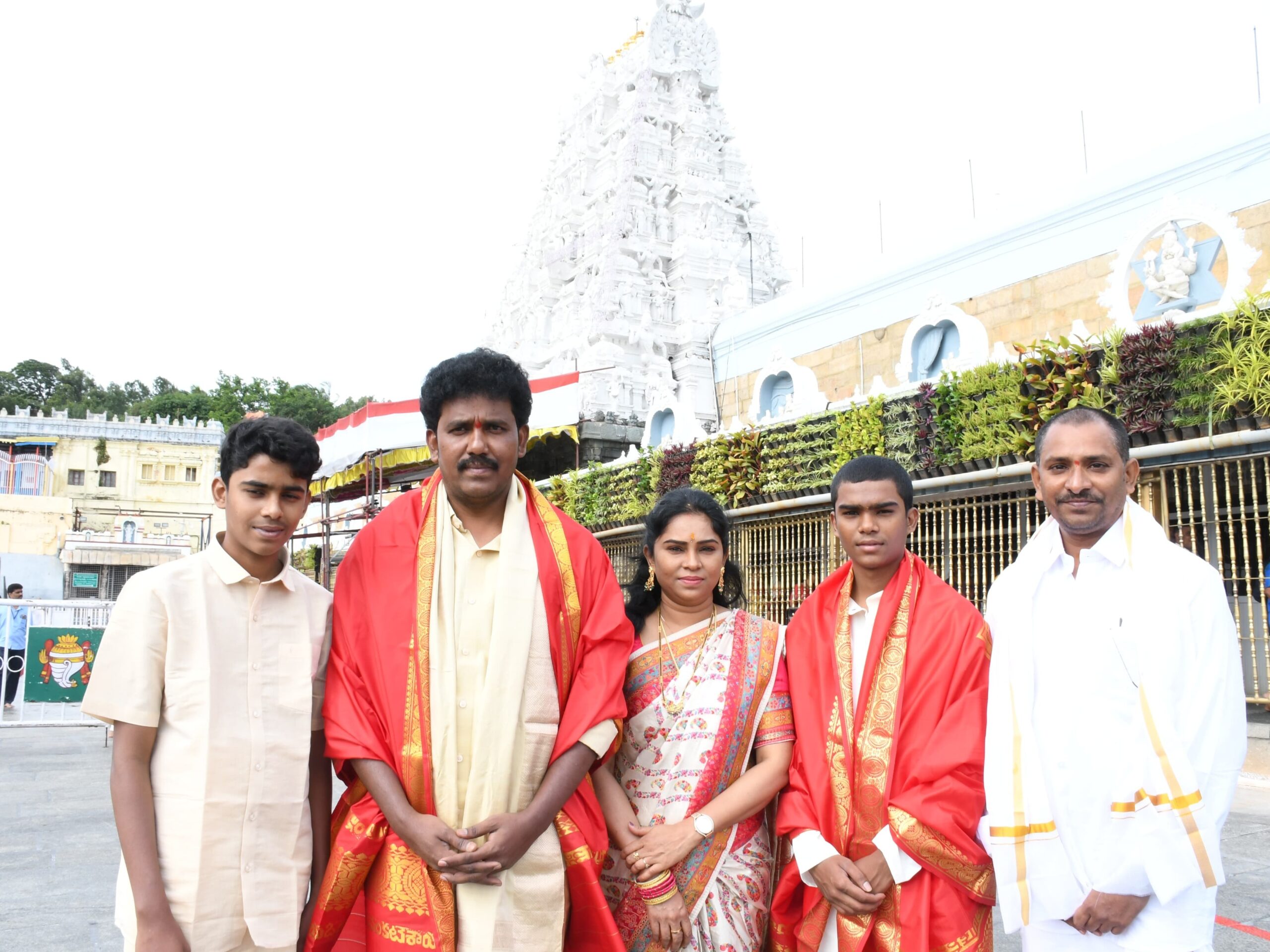 వెంకటేశ్వరస్వామిని దర్శించుకున్న ఎమ్మెల్యే