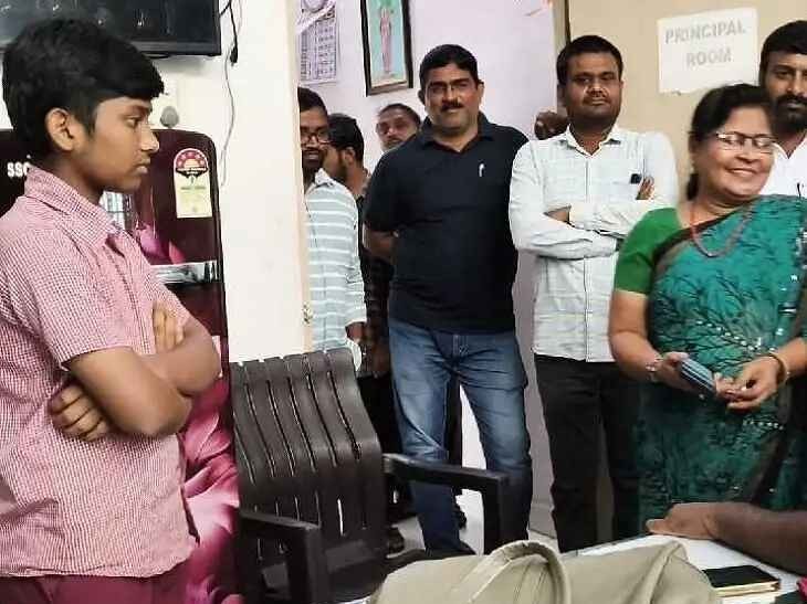 గురుకుల పాఠశాలలో ముగ్గురు విద్యార్థులను కొరికిన ఎలుకలు