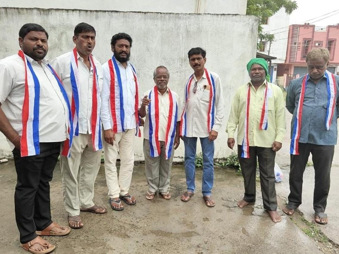 ‘ప్రజాప్రతినిధులు రాజీనామా చేయాలి’