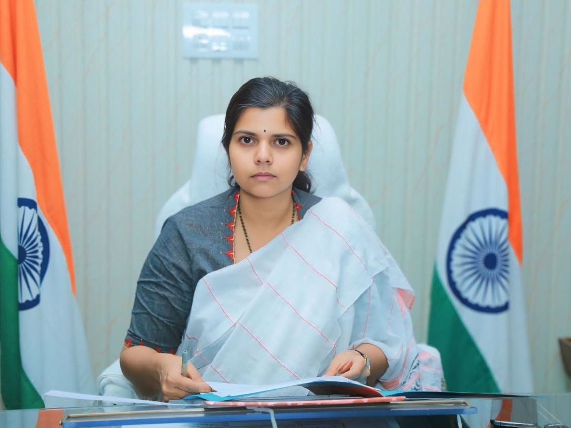 నిమిషం ఆలస్యమైనా పరీక్షకు నో ఎంట్రీ: కలెక్టర్
