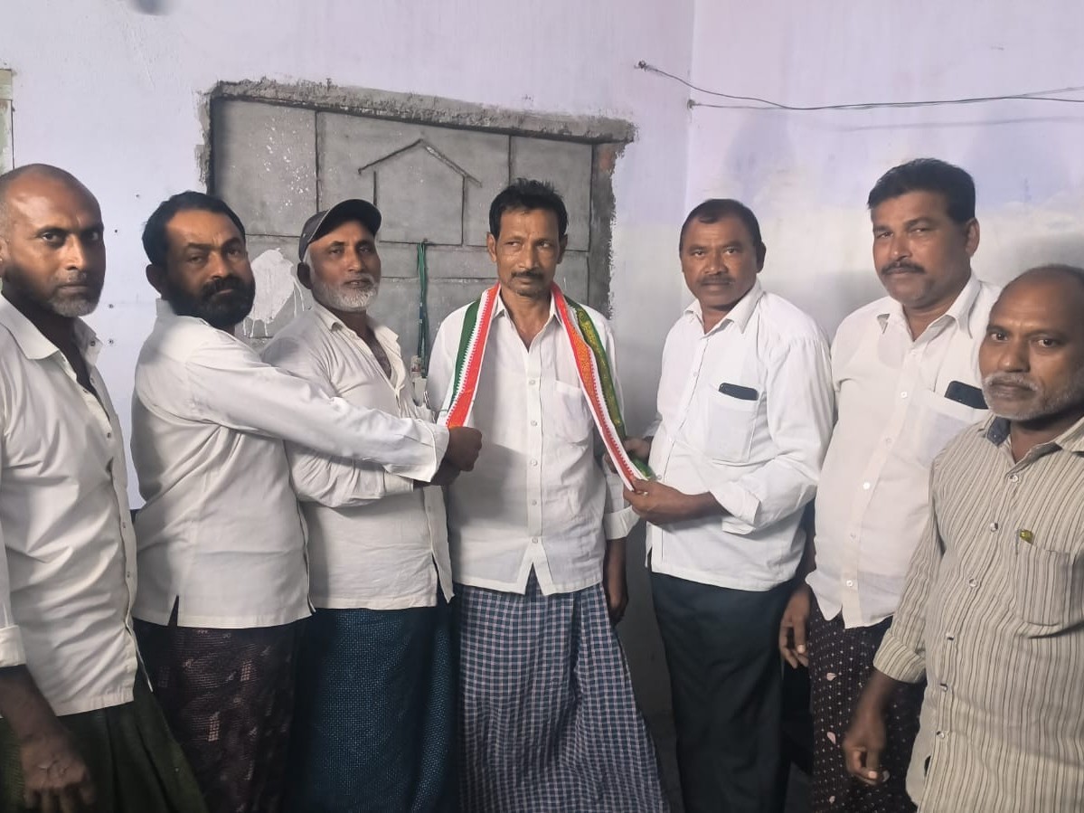 కాంగ్రెస్ పార్టీలో చేరిన మార్కెట్ కమిటీ మాజీ డైరెక్టర్