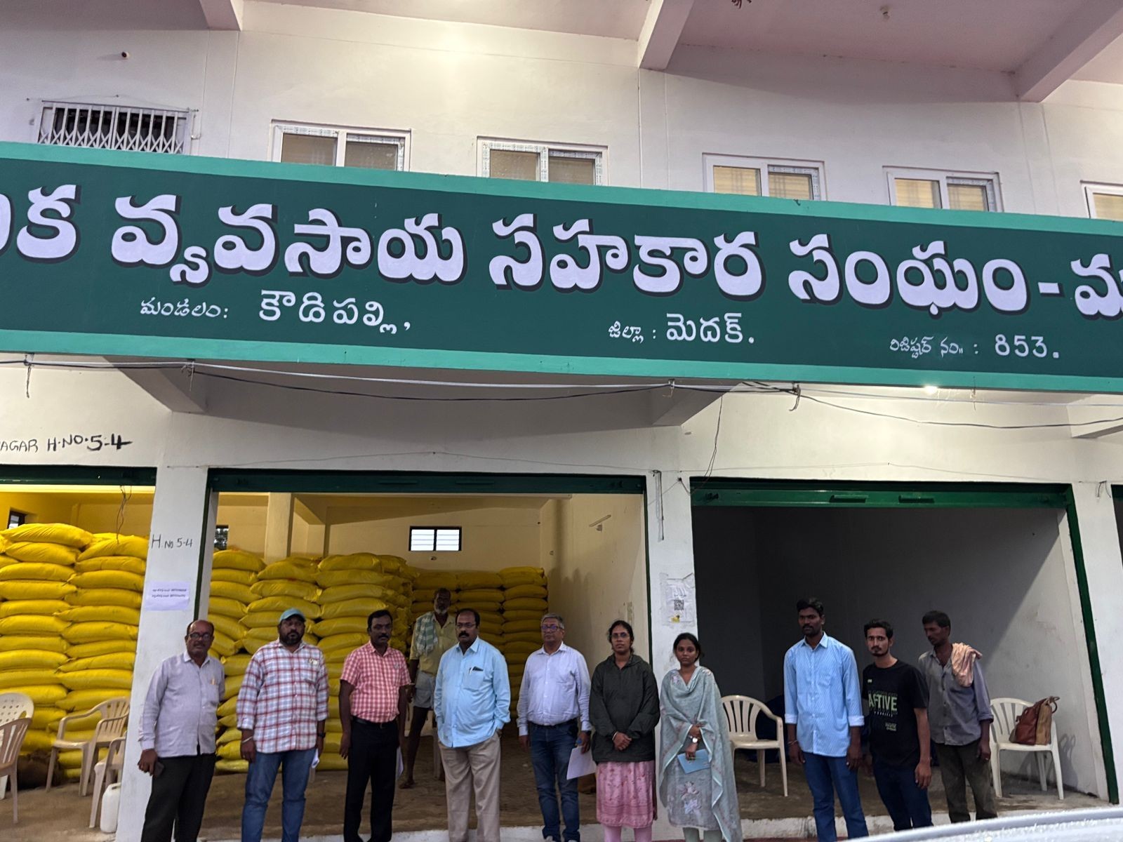 ఎరువుల దుకాణాల తనిఖీ