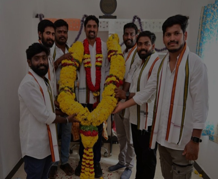 సత్తిబాబును అభినందించిన జనసేన నాయకులు