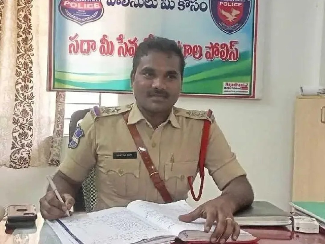 వాహనదారులు వర్షాలతో జాగ్రత్త : ఎస్సై