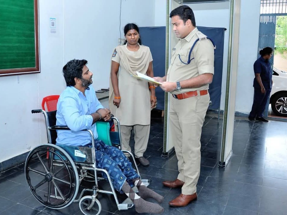 ‘మీకోసం’ వేదికలో ప్రజలతో నేరుగా జిల్లా ఎస్పీ