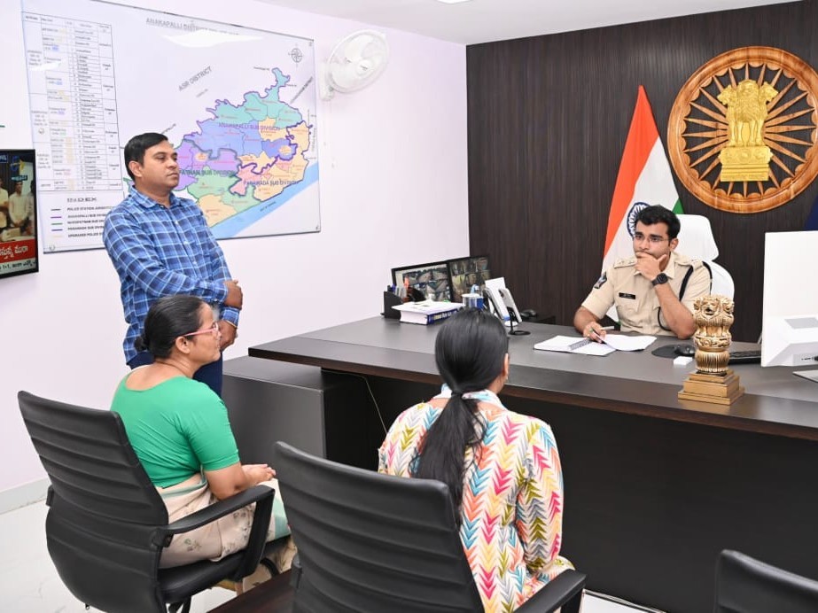 ‘పోలీస్ ప్రజా ఫిర్యాదుల వేదికలో 45 ఫిర్యాదులు’