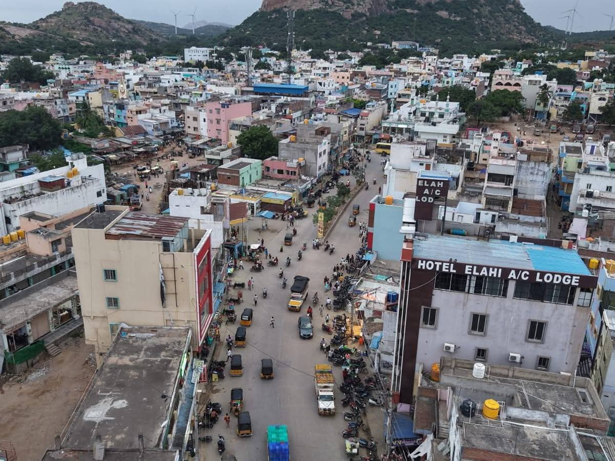 కళ్యాణదుర్గంలో డ్రోన్‌తో ట్రాఫిక్‌ నియంత్రణ