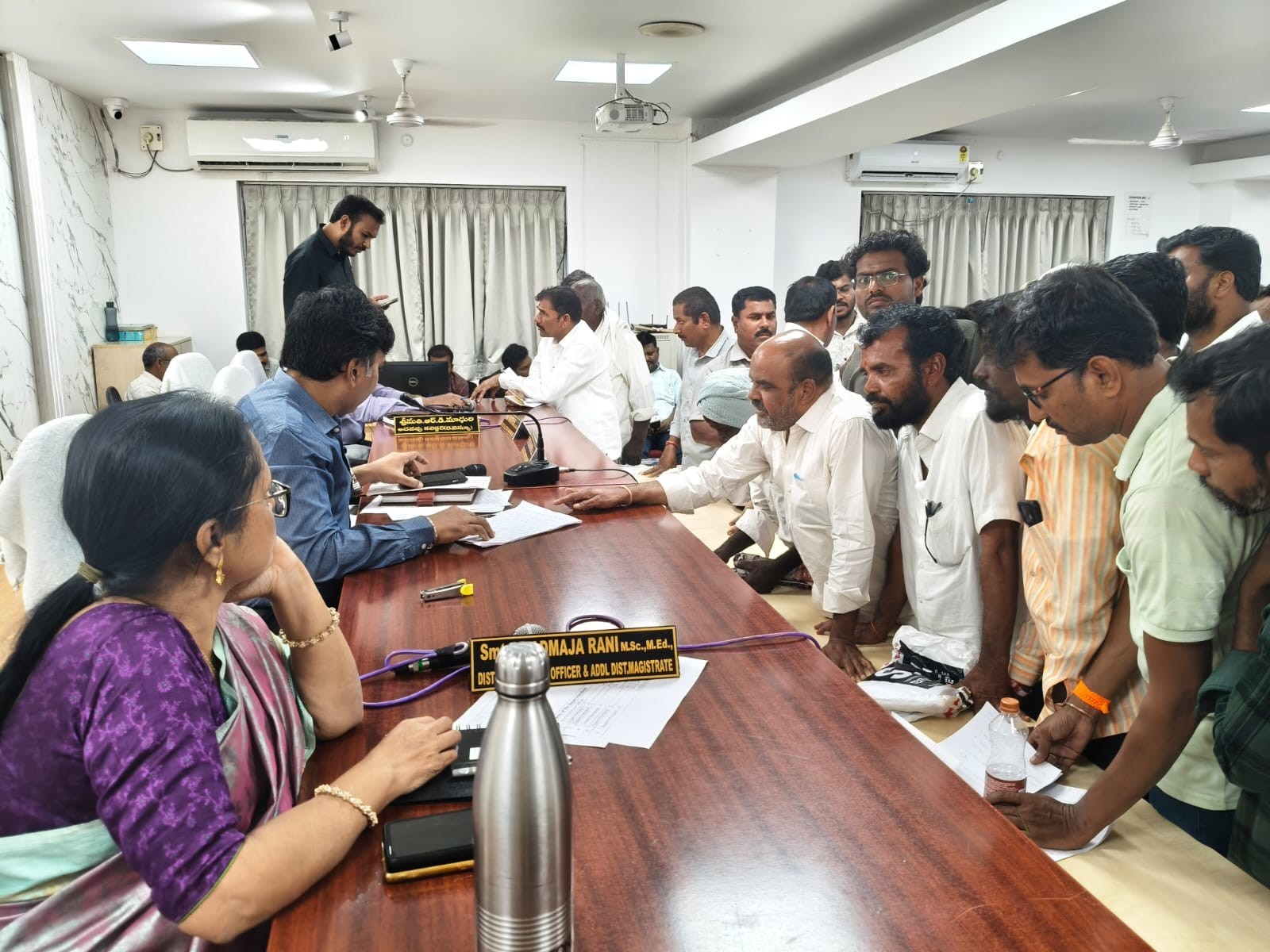 కలెక్టరేట్లో ప్రజావాణికి 54 ఫిర్యాదులు
