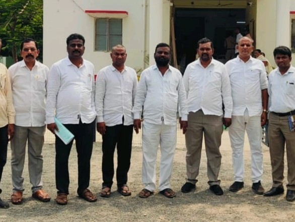 రాళ్లదాడి కేసులో వైసీపీ కార్యకర్తలకు ఊరట
