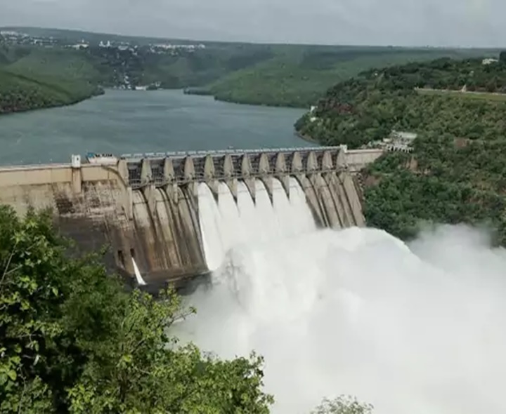 శ్రీశైలం జలాశయం 6 గేట్లు ఎత్తివేత