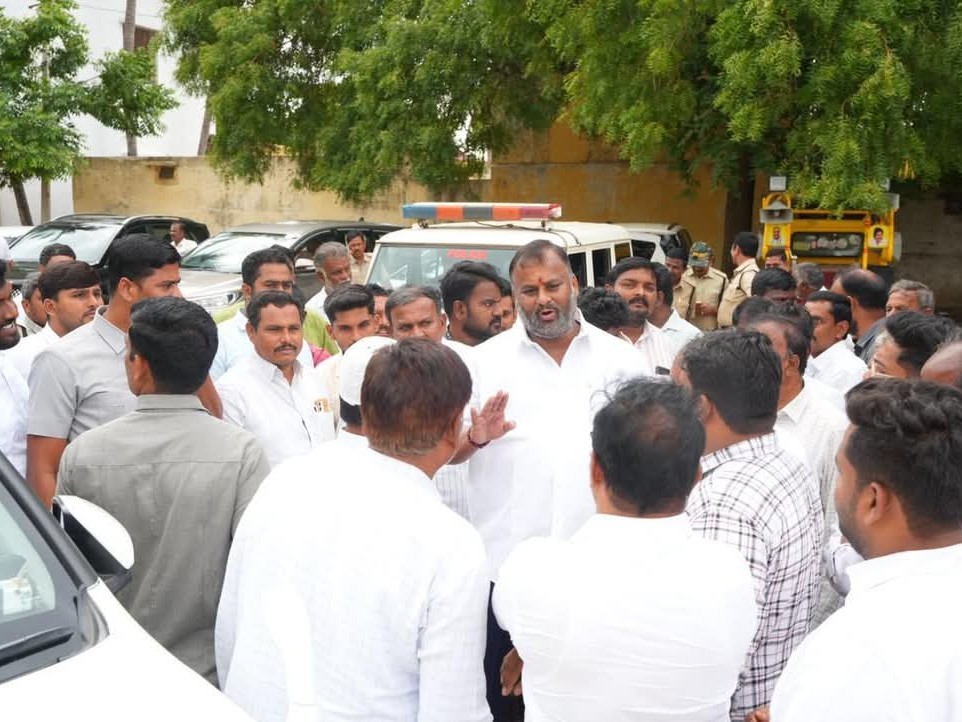 ప్రజల కోసం ప్రభుత్వానికి ఫోన్ చేసిన మంత్రి