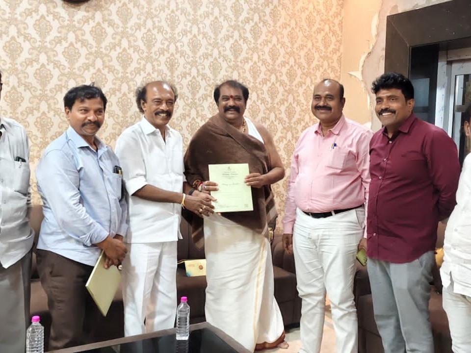 ఎమ్మెల్యే జయరాంను కలిసిన మాజీ ఎమ్మెల్యే