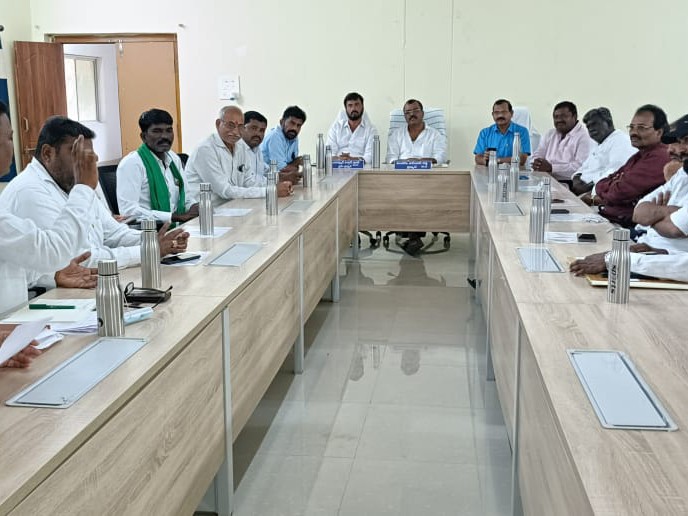 యూరియా కొరత ప్రచారాన్ని నమ్మవద్దు: నరేందర్ రెడ్డి