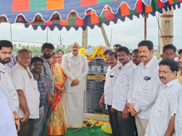 రహదారి నిర్మాణానికి ఎమ్మెల్యే శంకుస్థాపన