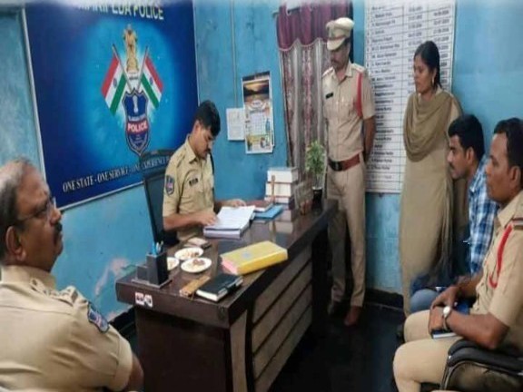 పోలీసు స్టేషన్‌లను తనిఖీ చేసిన ఎస్పీ