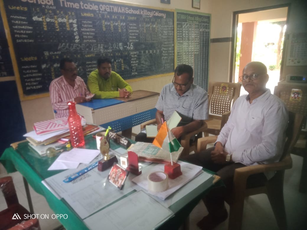 ఆశ్రమ పాఠశాలలను ఆకస్మిక తనిఖీ చేసిన ఏపీఎం