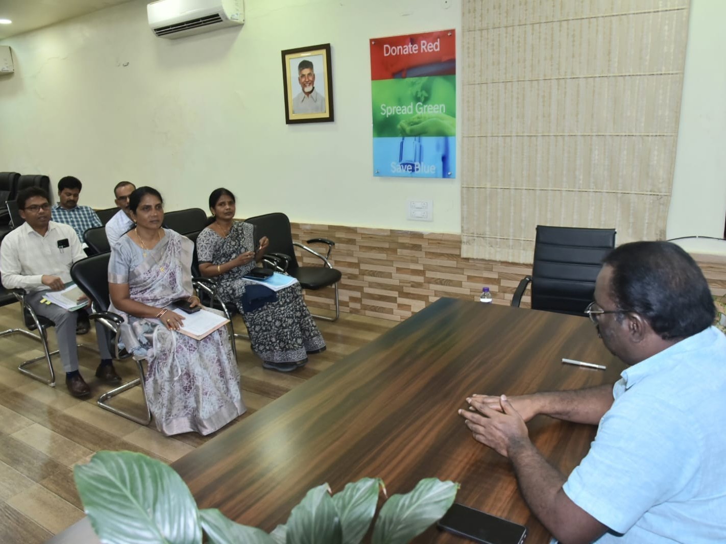 ‘మరుగుదొడ్లు నిర్మాణాలు పూర్తి చేయాలి’