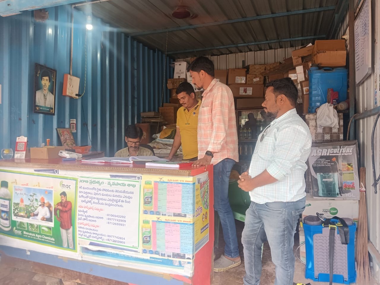 ‘రైతులకు కావలసిన ఎరువులను అందజేయాలి’