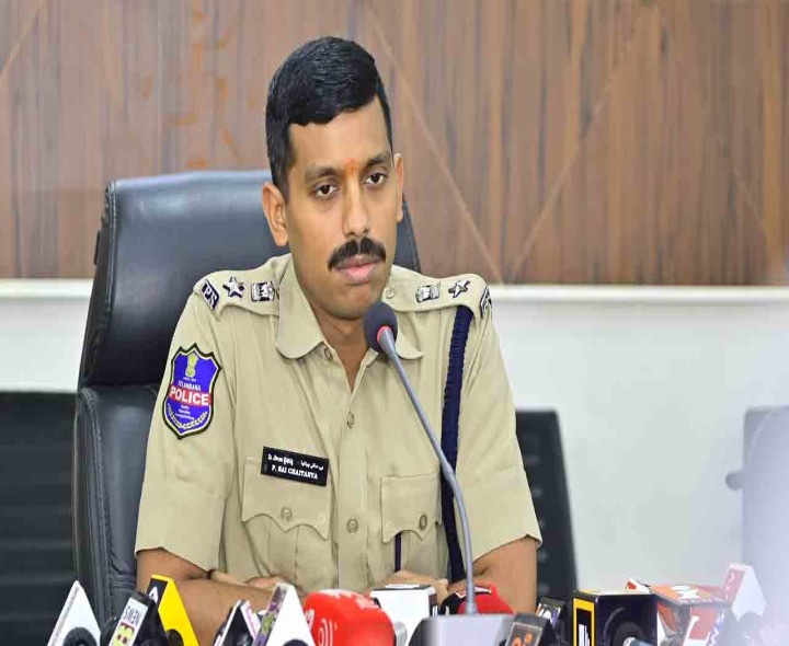 పోలీస్ అధికారి సాంకేతిక పరిజ్ఞానాన్ని మెరుగుపరచుకోవాలి: CP
