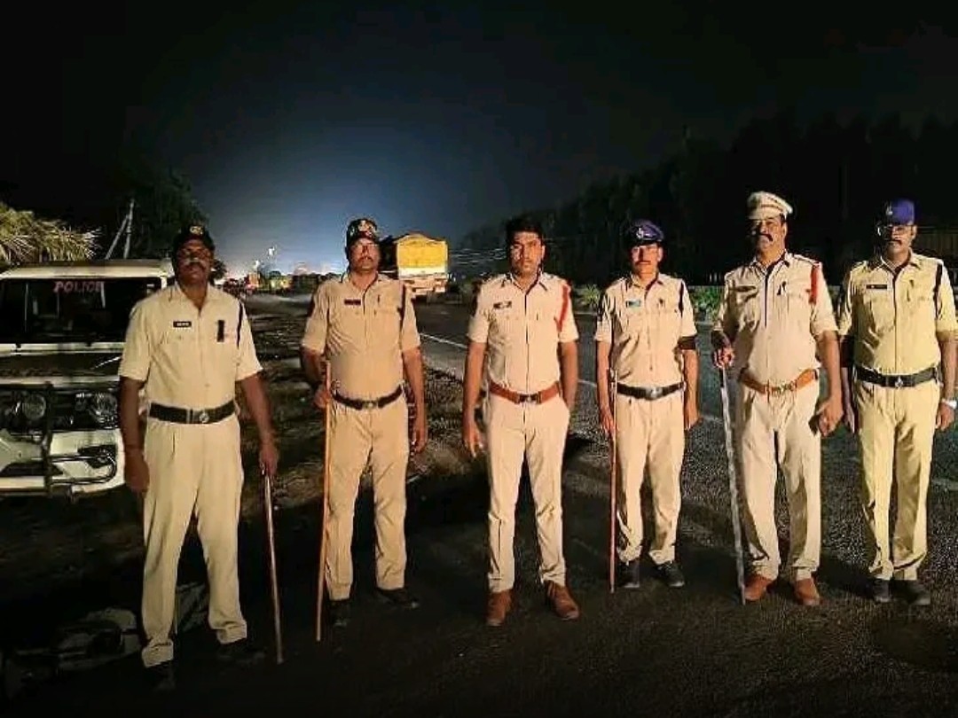 ఉదయం నుంచే తనిఖీలు