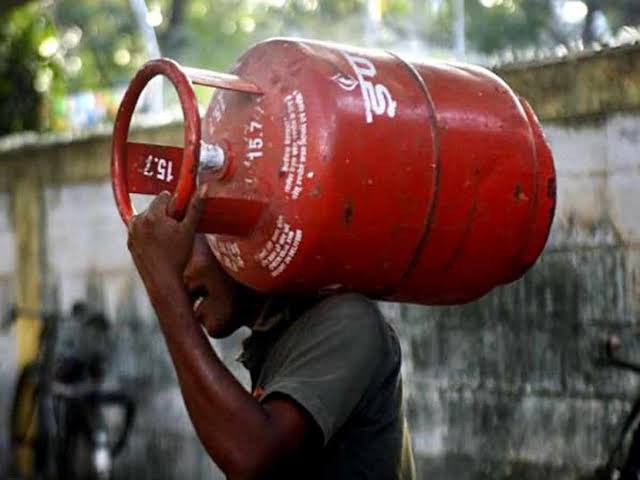 ఉచిత గ్యాస్ సిలిండర్ బుకింగ్‌కు నేడే లాస్ట్